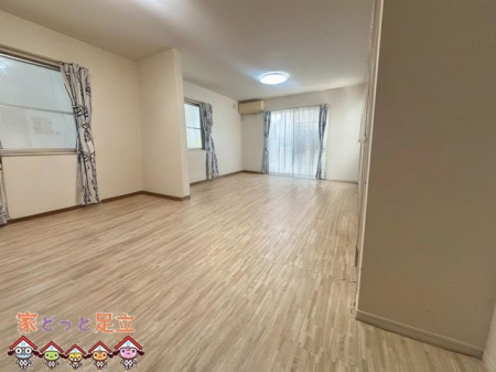 ���r���O�@���r���O���f�ڎʐ^�́A���������₷�����邽�߁A�ꕔ�Ƌ�E���������摜���H�ɂ��폜���Ă���܂��B