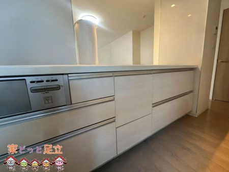 �L�b�`���@�L�b�`�����f�ڎʐ^�́A���������₷�����邽�߁A�ꕔ�Ƌ�E���������摜���H�ɂ��폜���Ă���܂��B