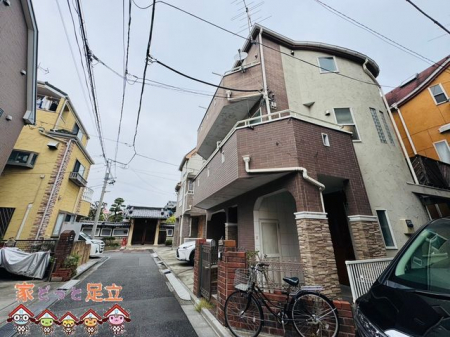 現地外観写真　前面道路含む外観