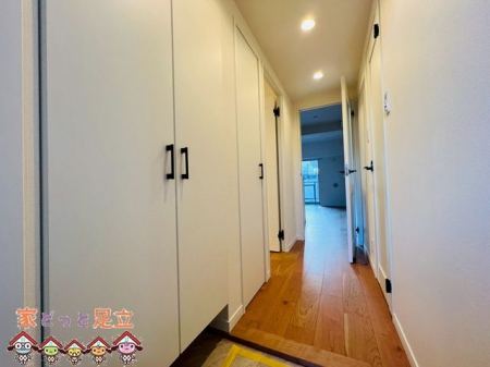 ���ց@����