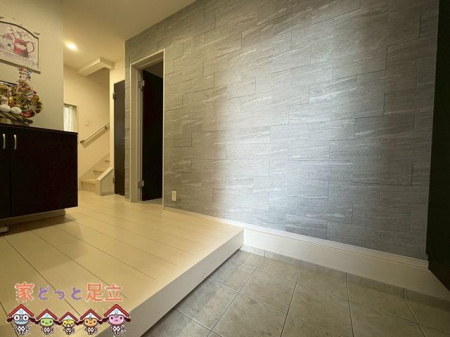 ���ց@����